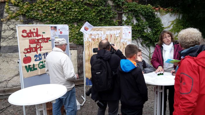2016 10 09 Apfelschälmeisterschaft (3) 2016 10 09 Apfelschälmeisterschaft (3)